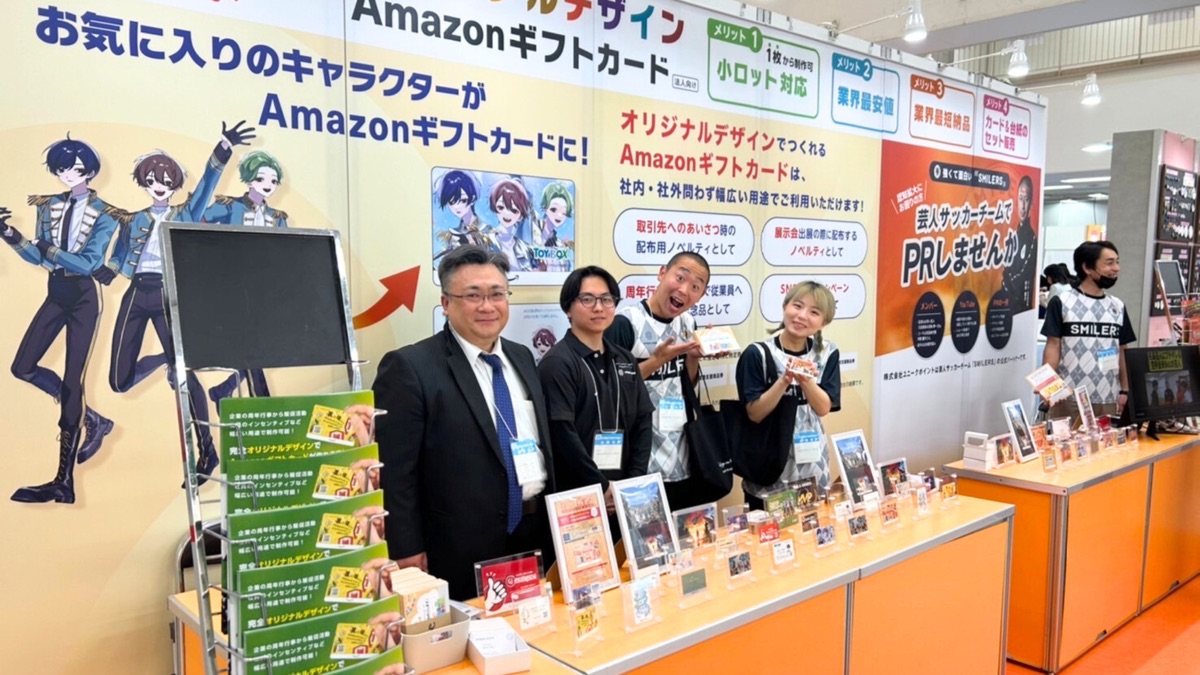 ユニークポイントの展示会ブースでSMILERSが応援、3日で1,400枚の名刺交換を実現した様子